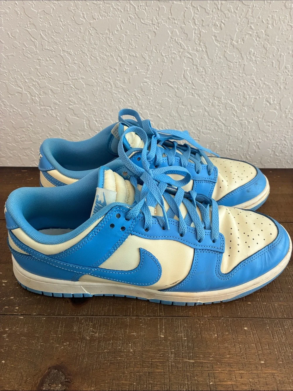 Nike Kids Low-Top Sneakers in Blue and Cream Size 9.5 Mens Gently Used